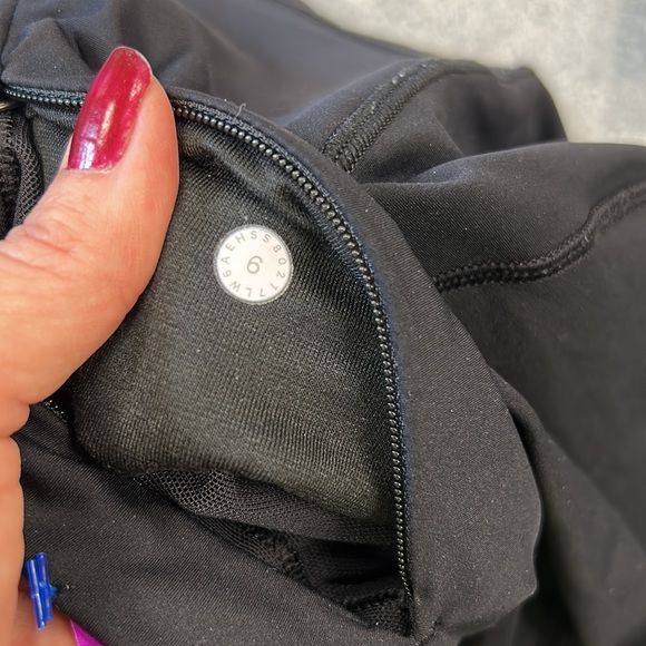 LULULEMON sz 6 black “fast and free”, high-rise 23 inch inseam leggings - Picture 7 of 7